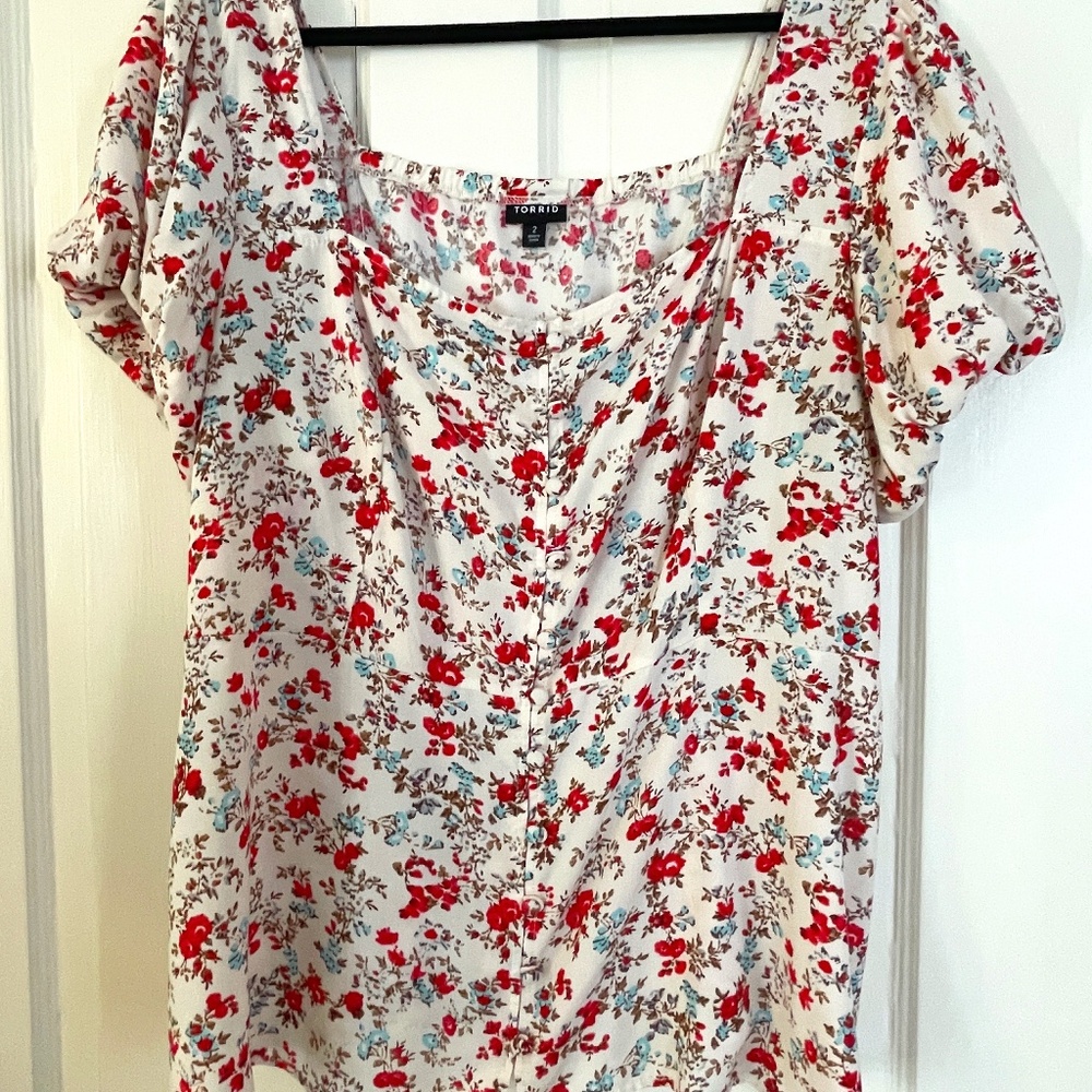 Torrid White and Red Floral Blouse - 2X